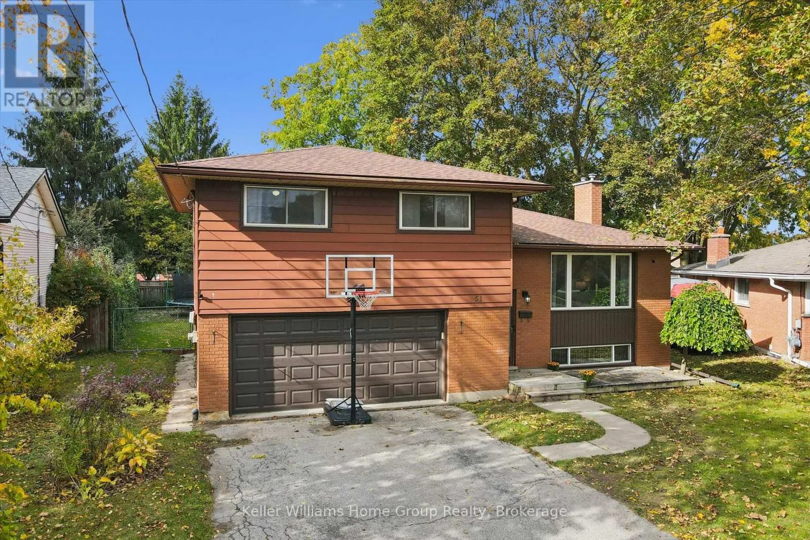 51 LONSDALE DRIVE