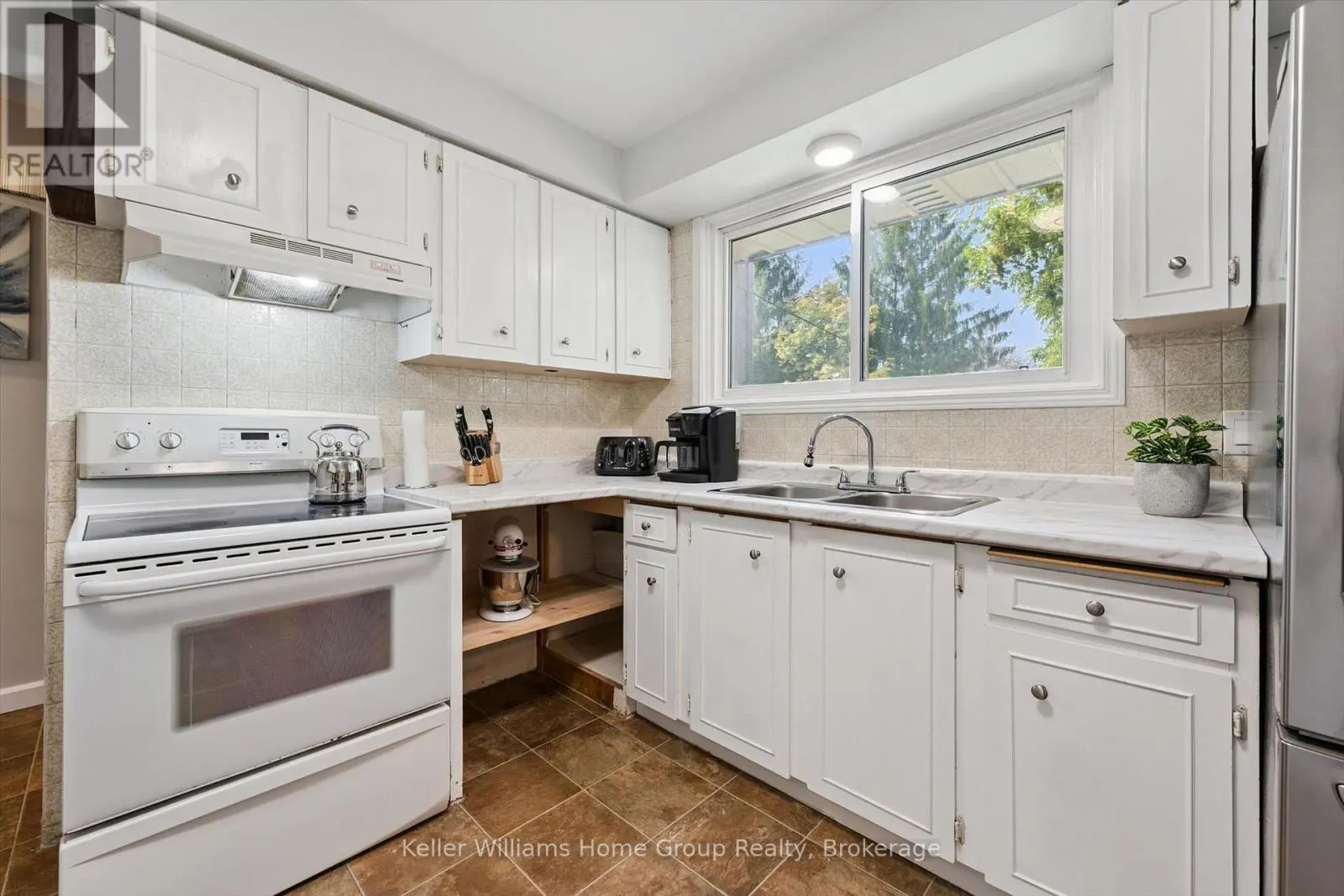 51 LONSDALE DRIVE