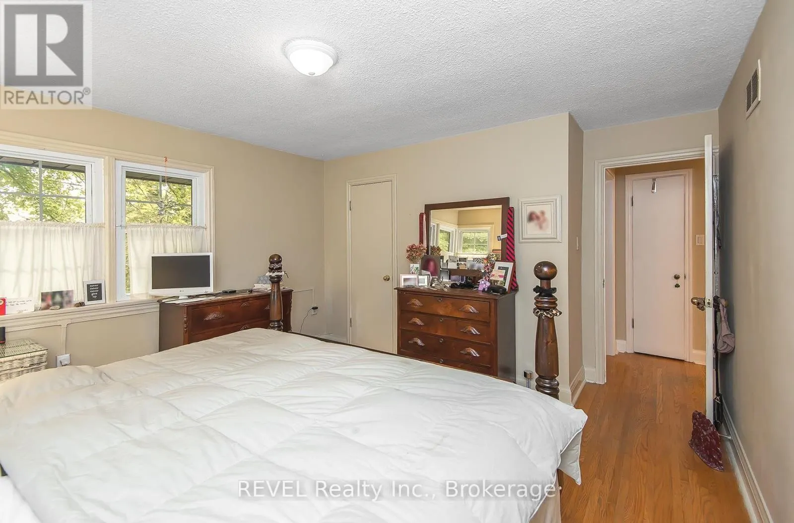 113 ST. PAUL CRESCENT