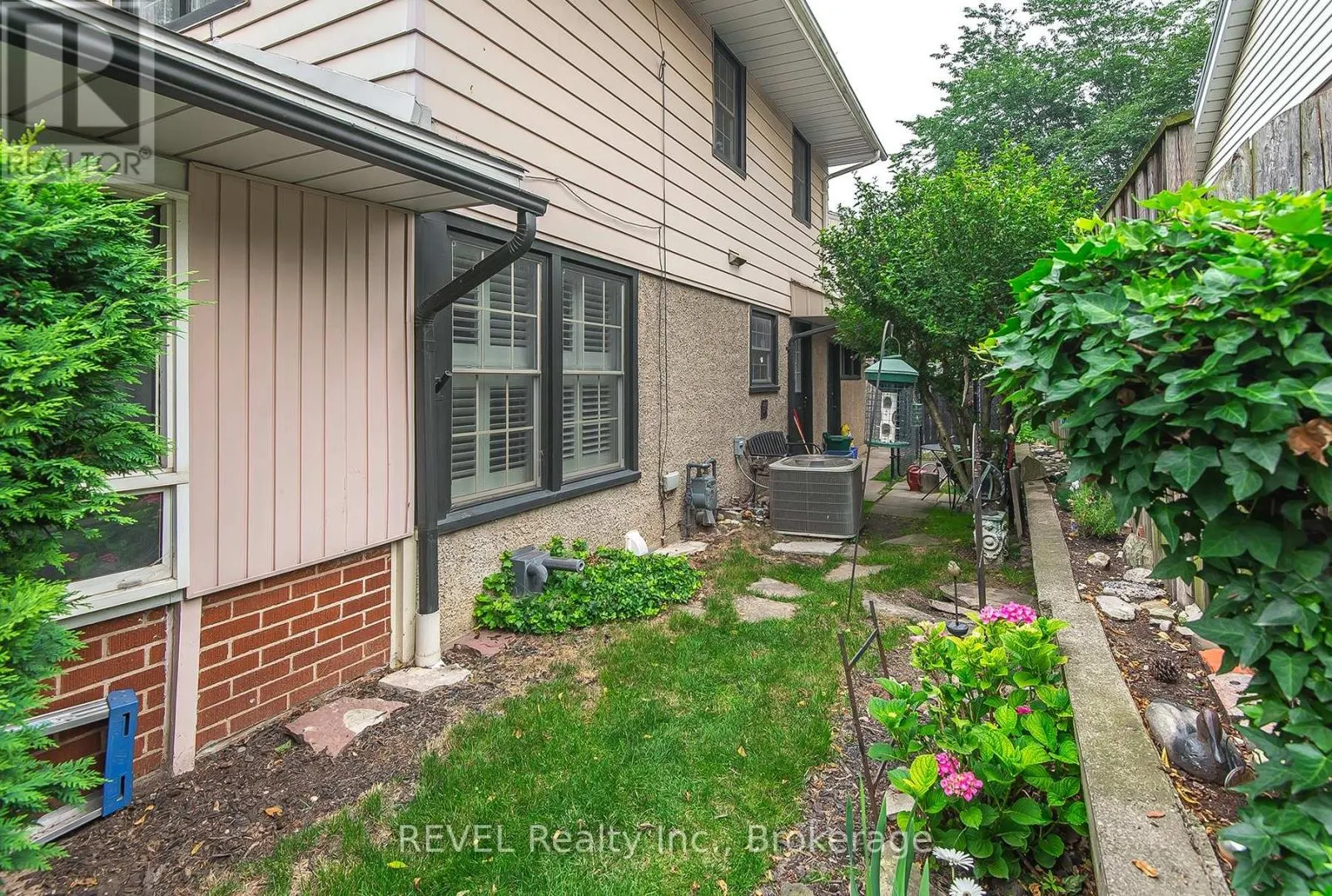 113 ST. PAUL CRESCENT