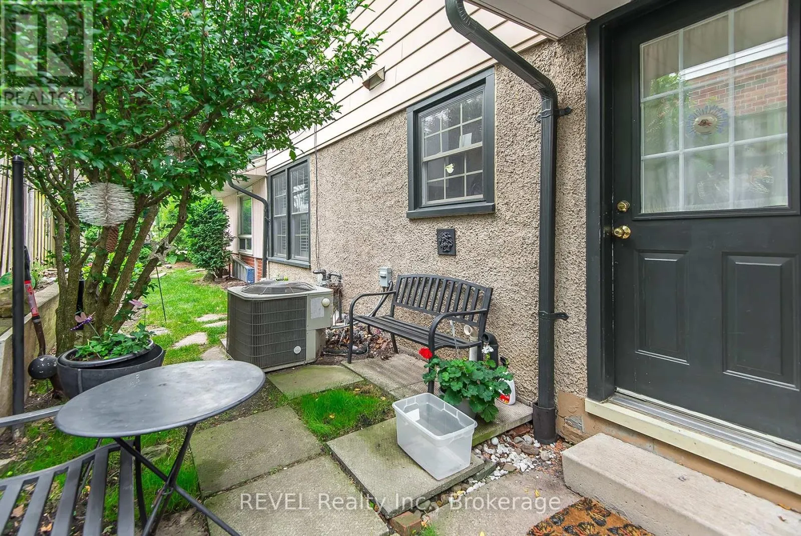 113 ST. PAUL CRESCENT