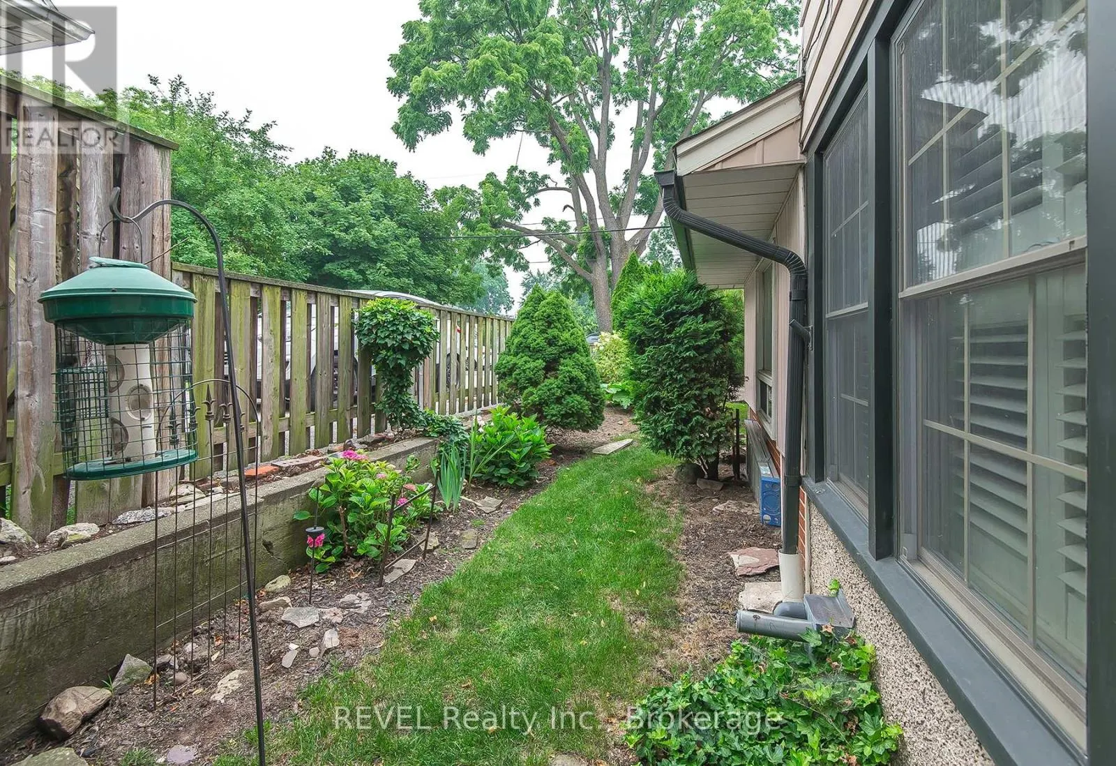 113 ST. PAUL CRESCENT