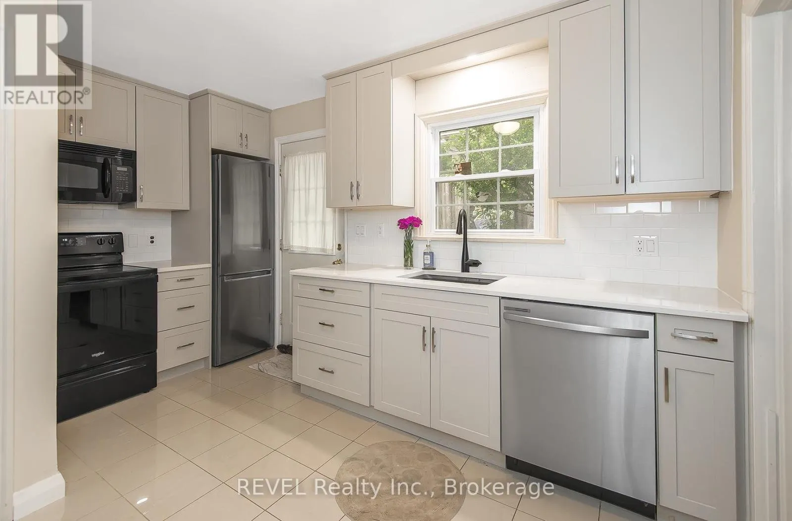 113 ST. PAUL CRESCENT