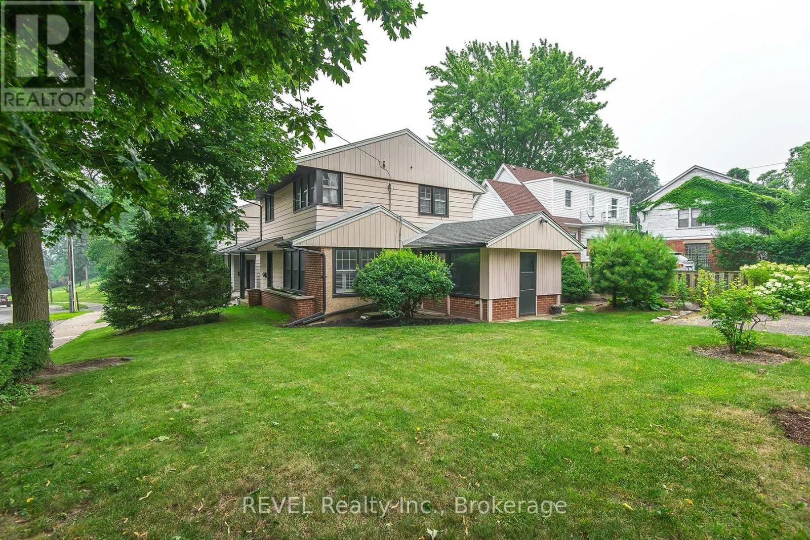 113 ST. PAUL CRESCENT