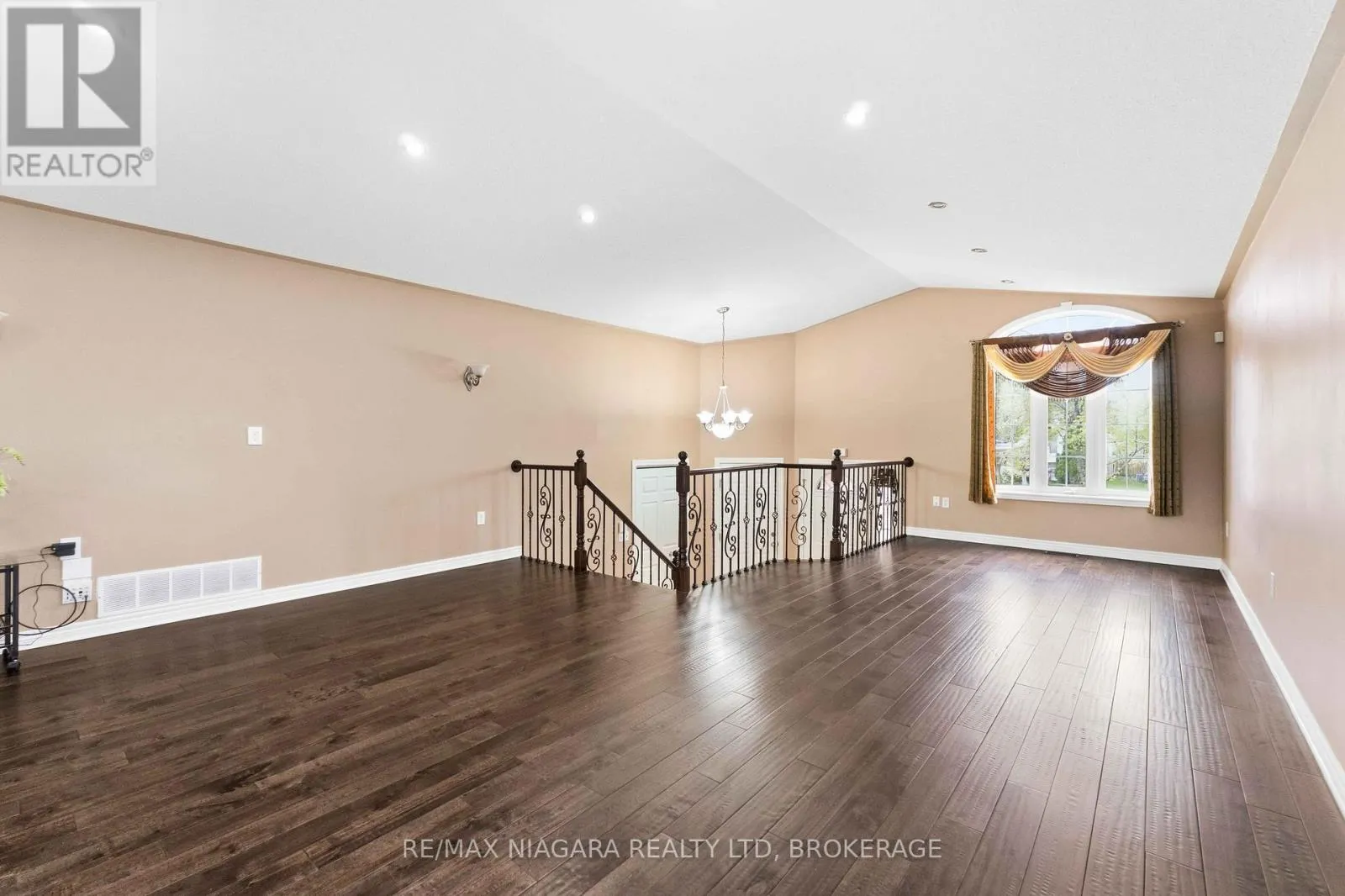 8253 COSTABILE DRIVE