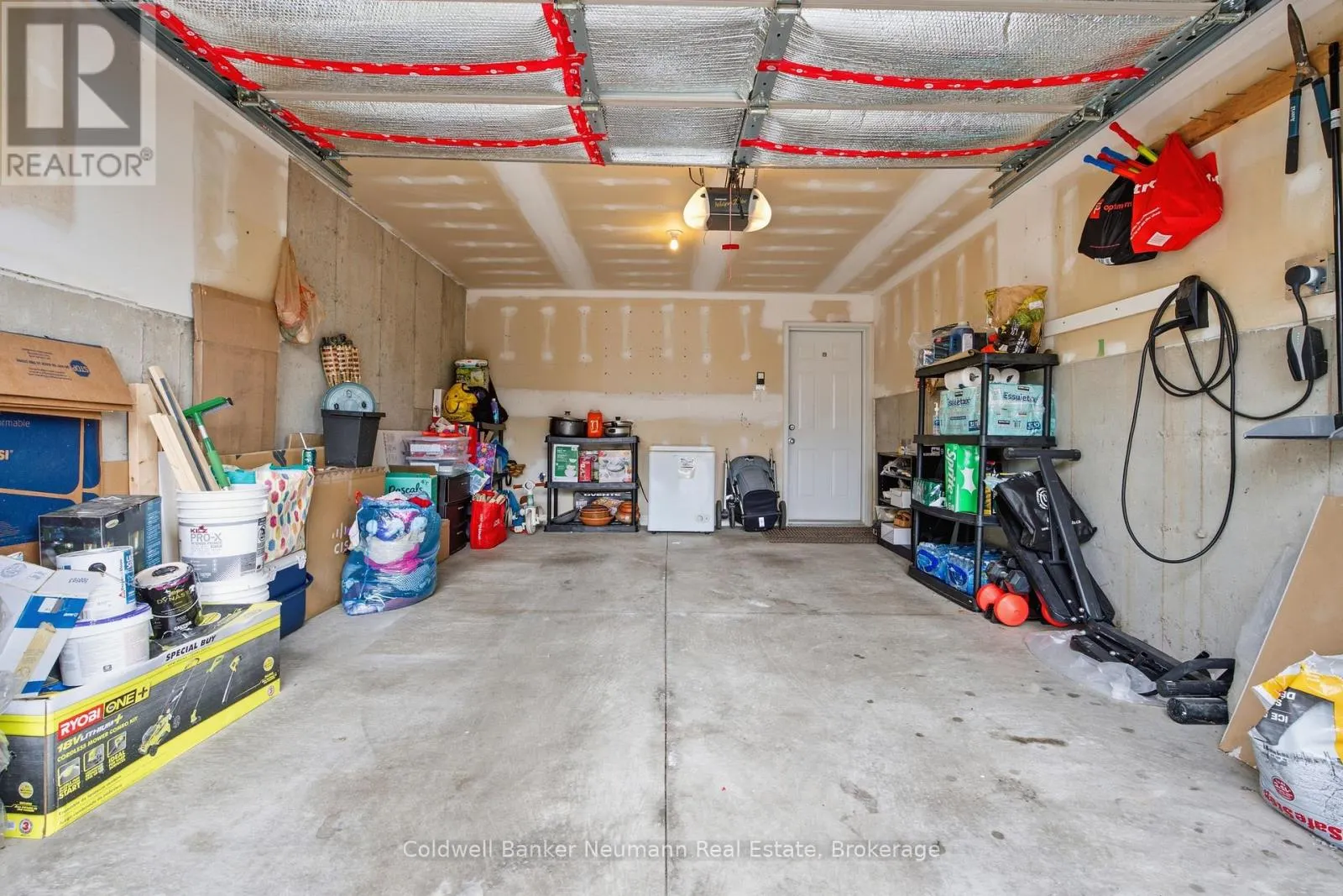 110 OAKES CRESCENT