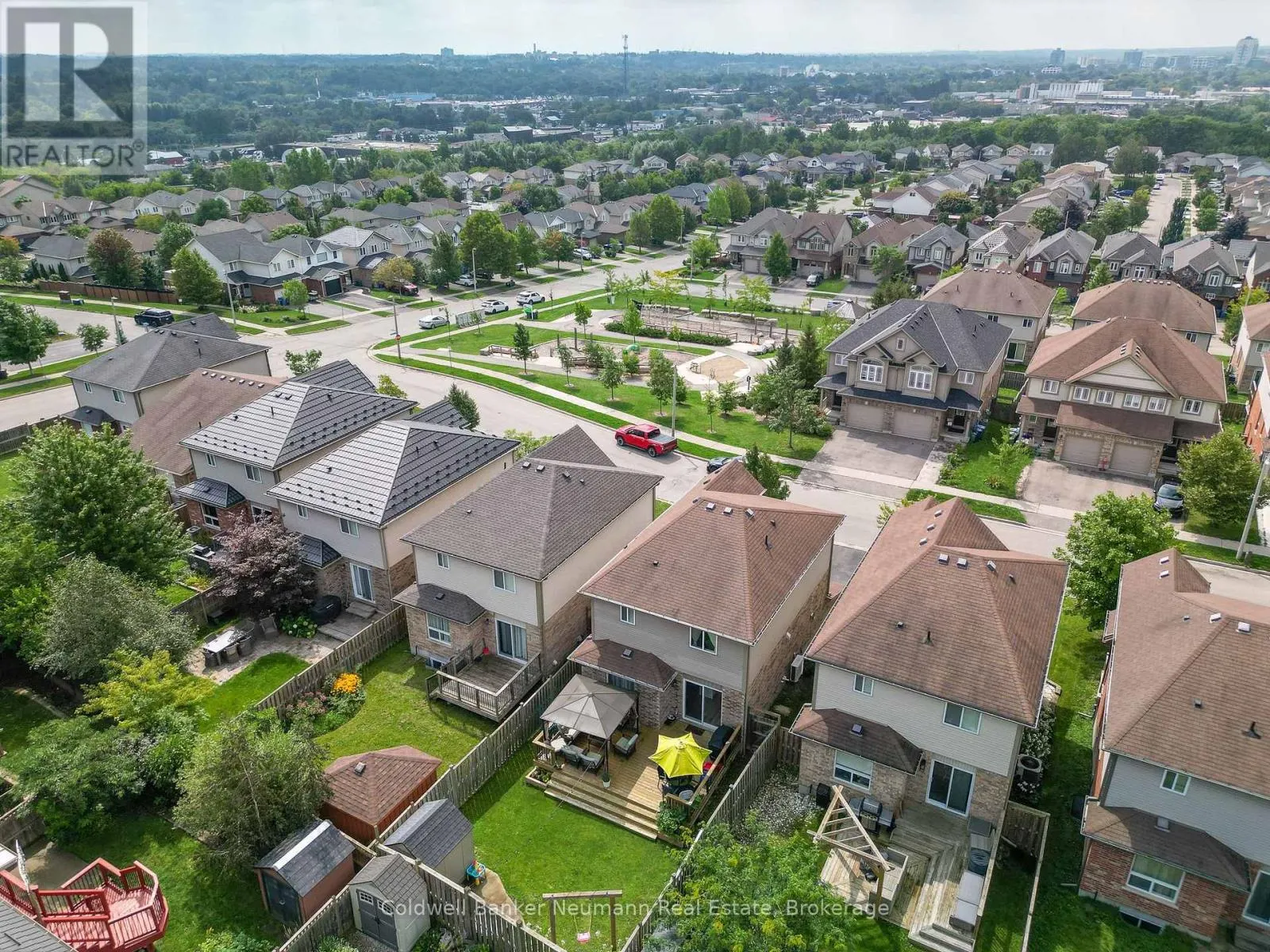 110 OAKES CRESCENT