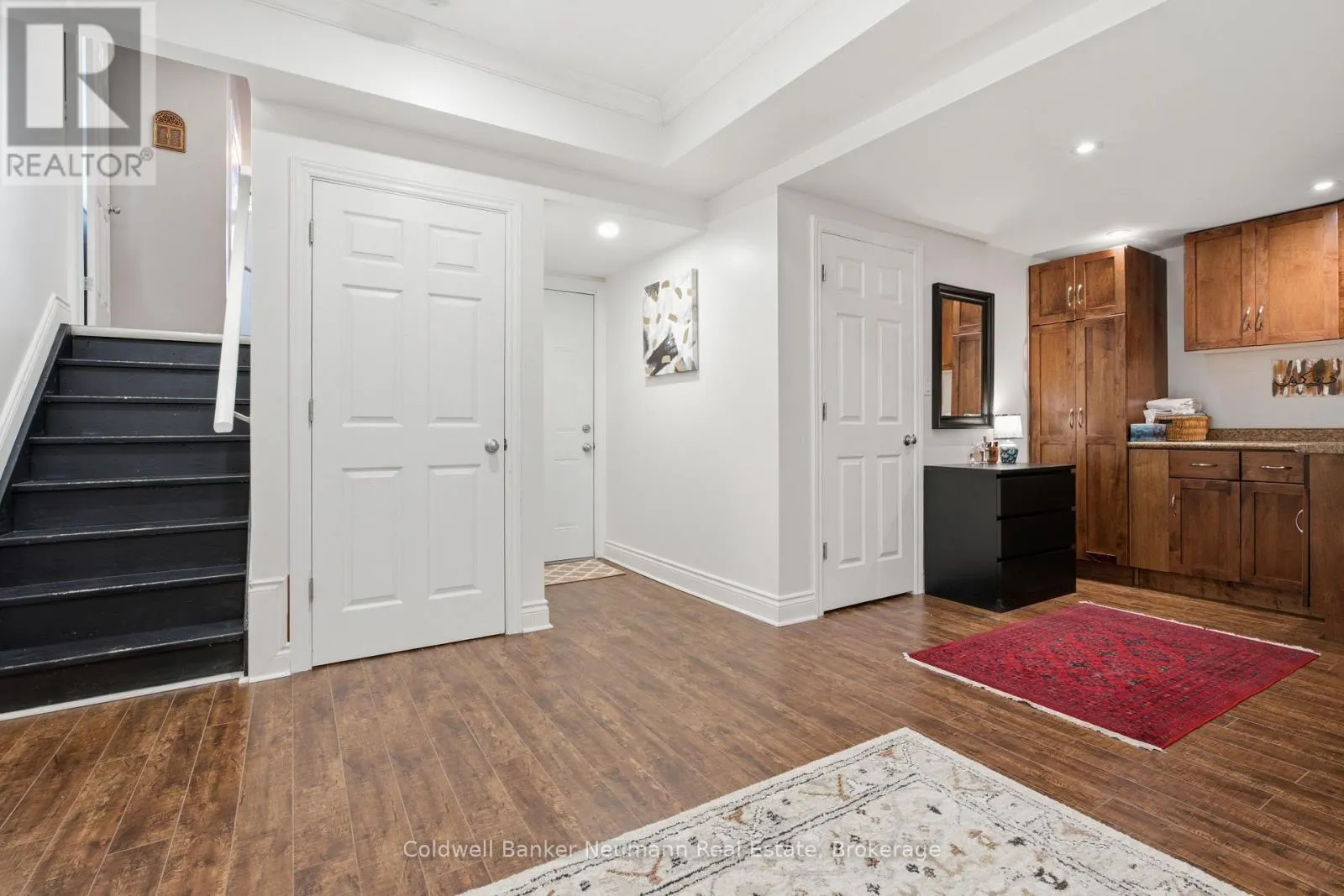 110 OAKES CRESCENT