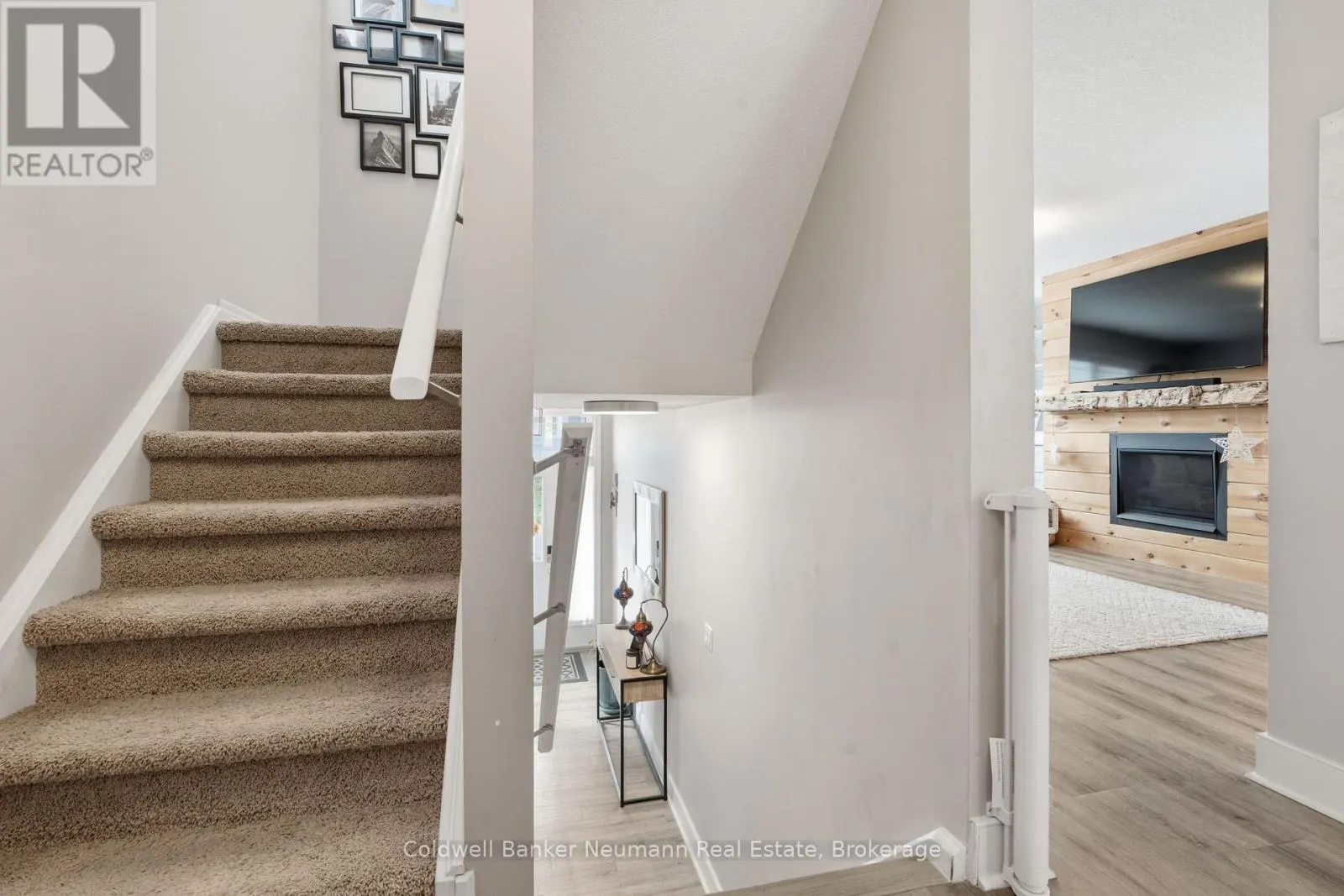 110 OAKES CRESCENT