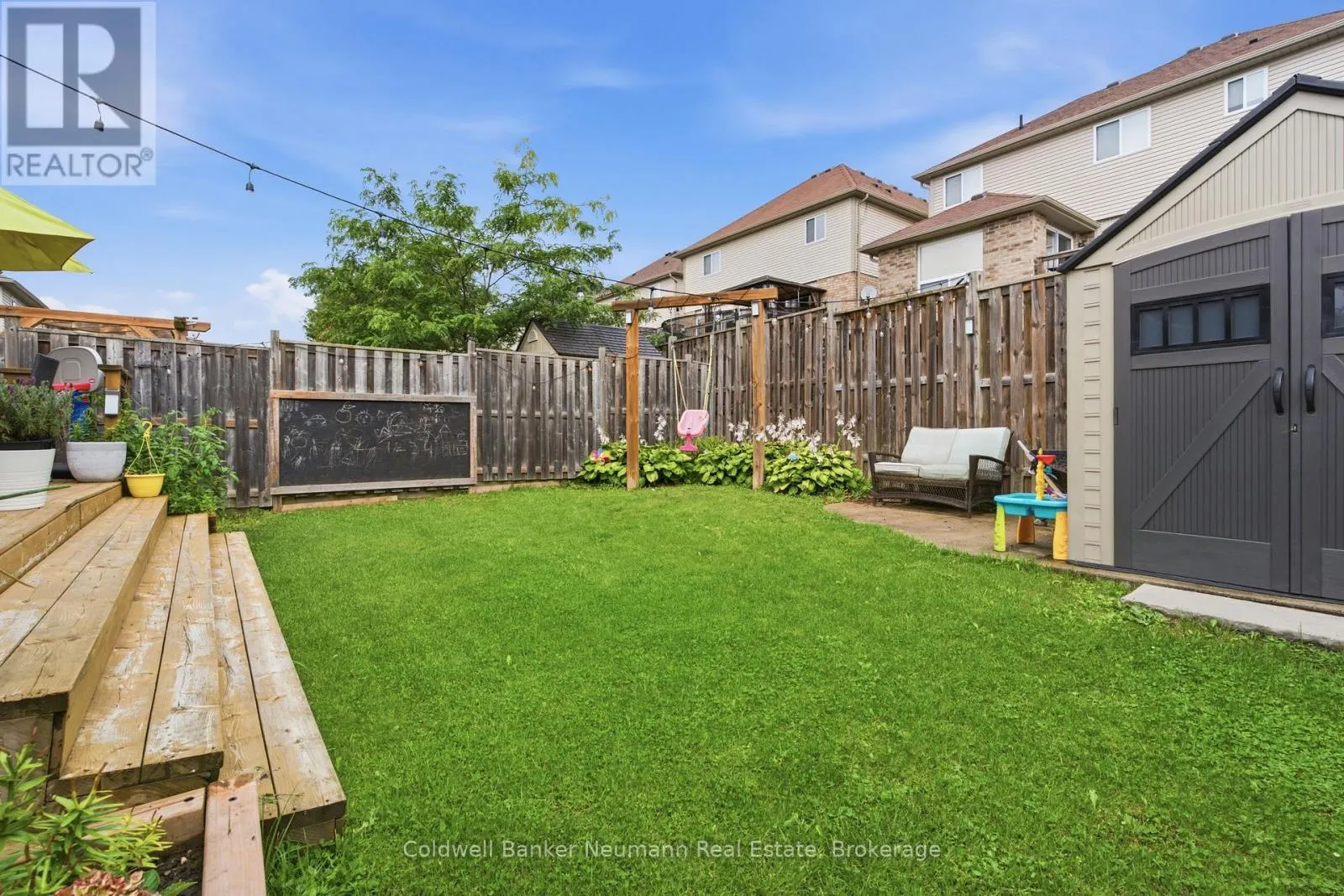 110 OAKES CRESCENT