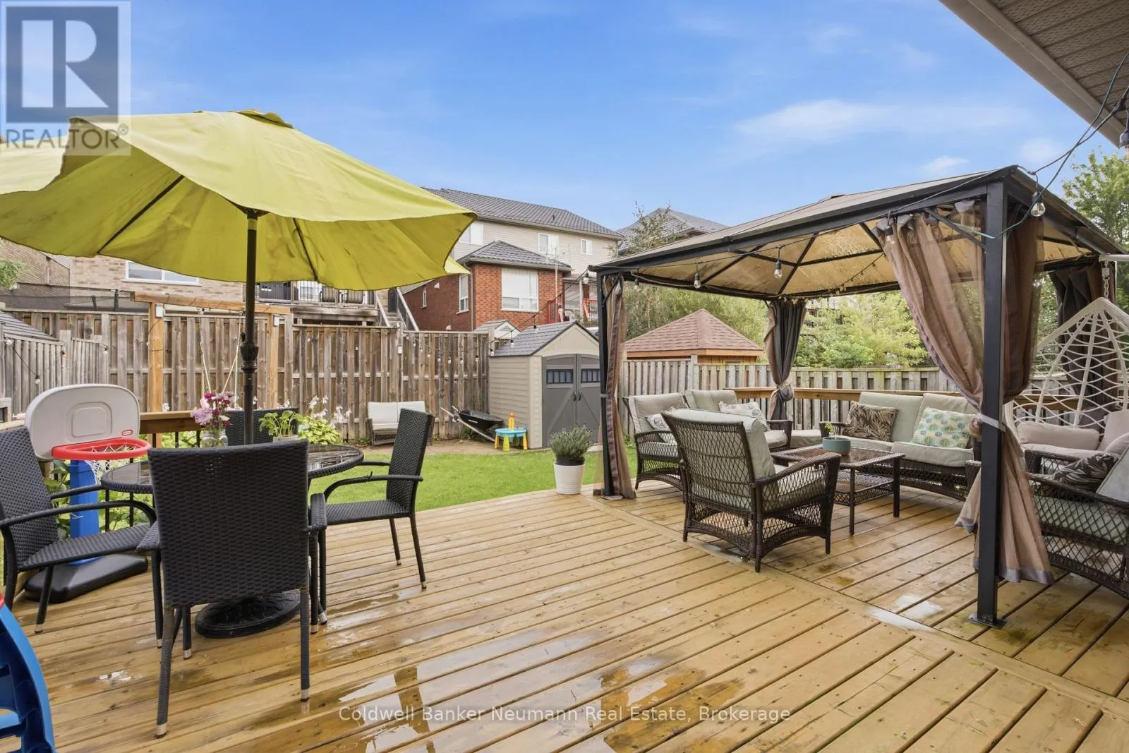 110 OAKES CRESCENT