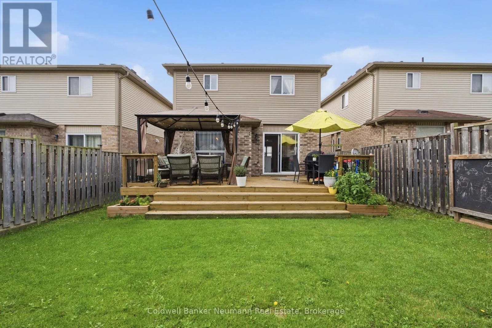 110 OAKES CRESCENT