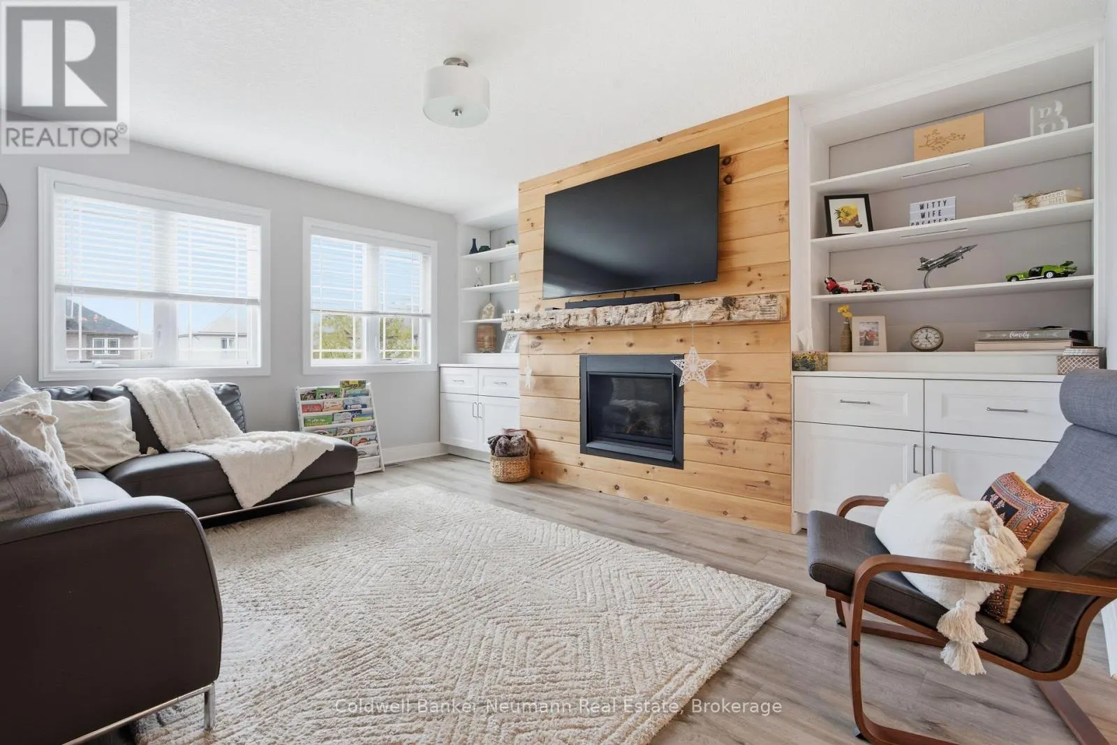 110 OAKES CRESCENT