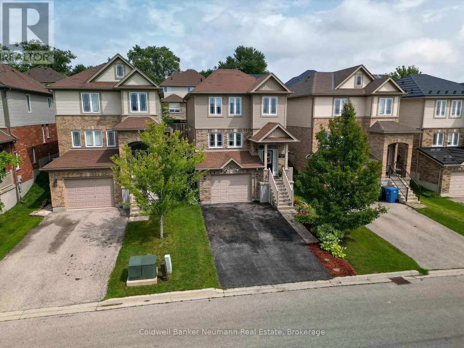 110 OAKES CRESCENT