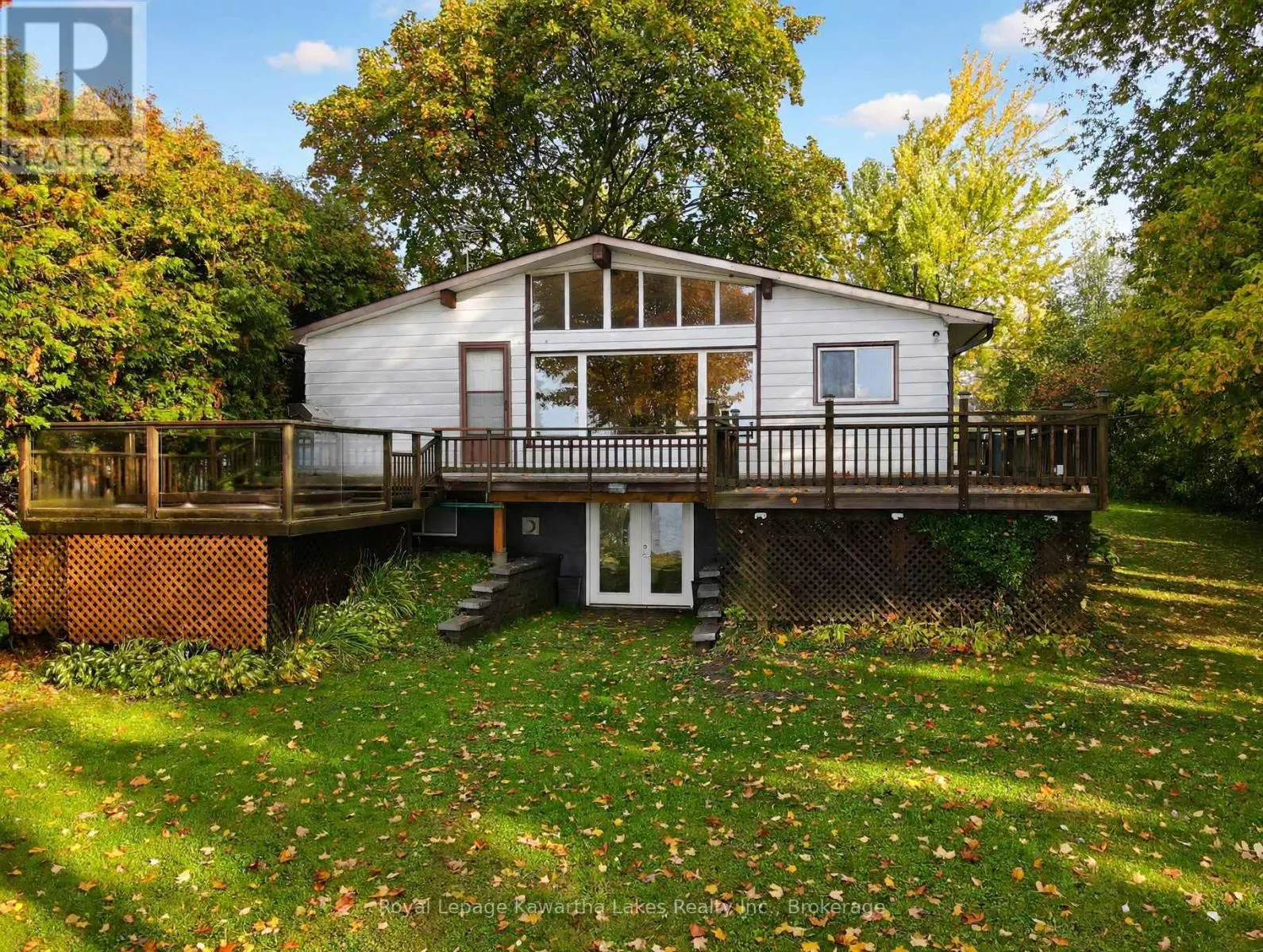18 LAKEVIEW BOULEVARD