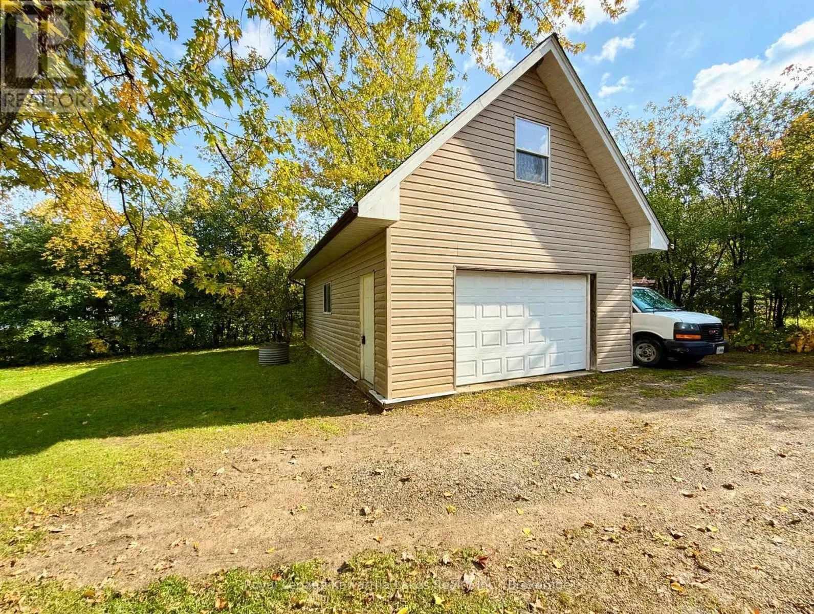 18 LAKEVIEW BOULEVARD