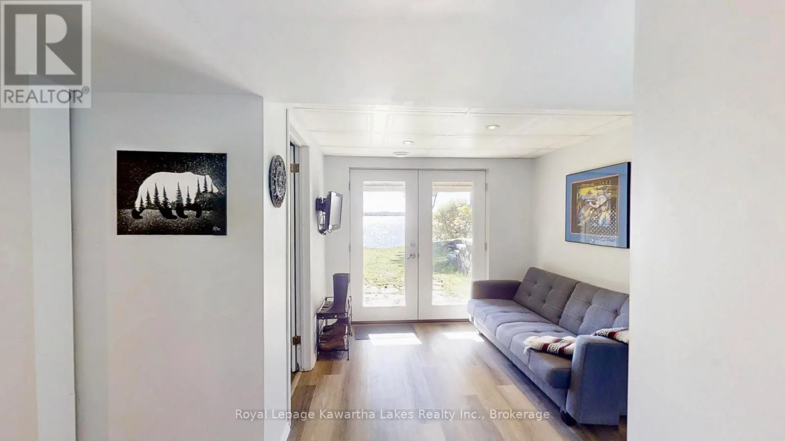 18 LAKEVIEW BOULEVARD