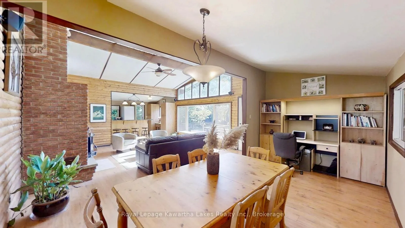 18 LAKEVIEW BOULEVARD