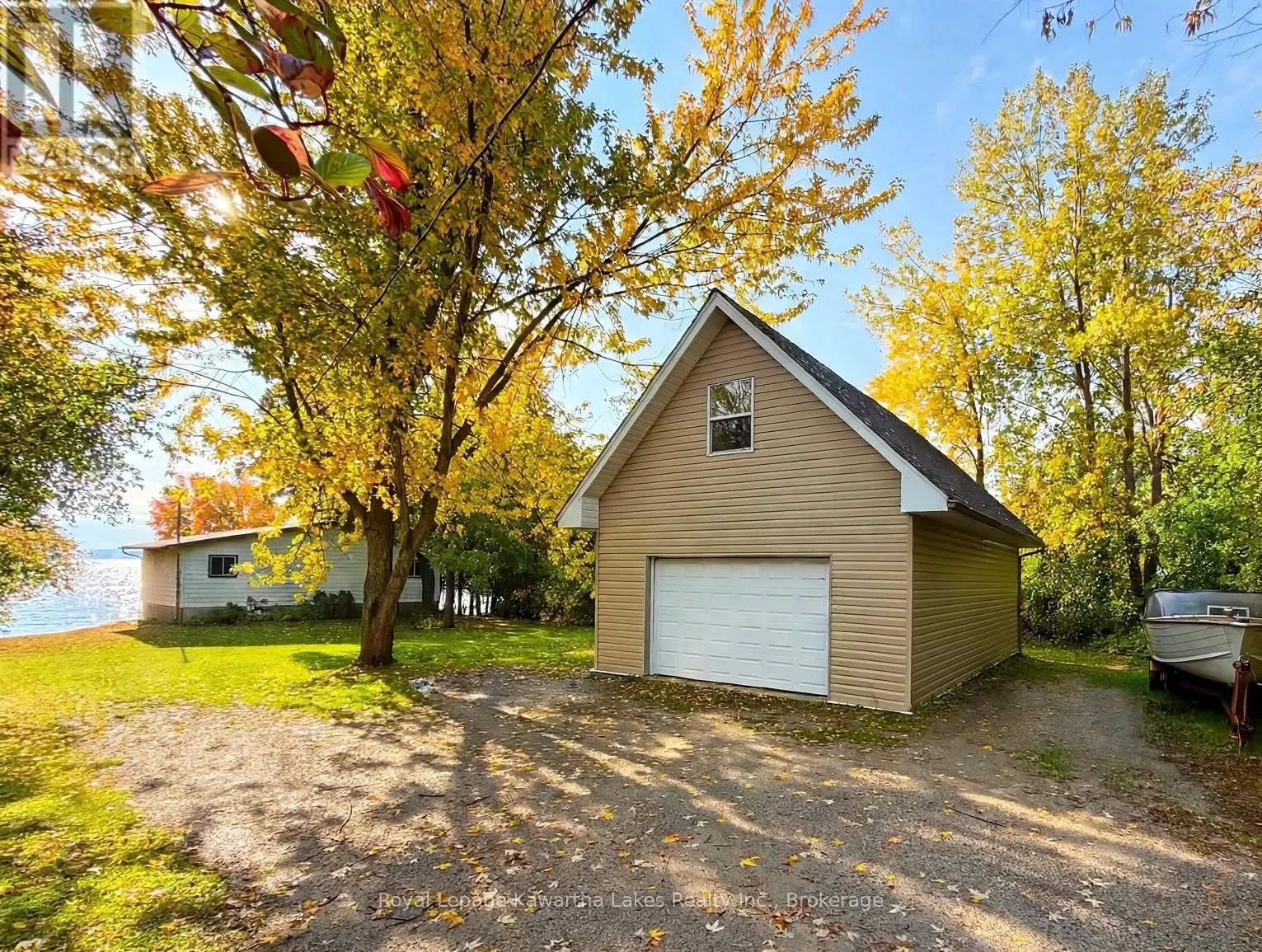 18 LAKEVIEW BOULEVARD