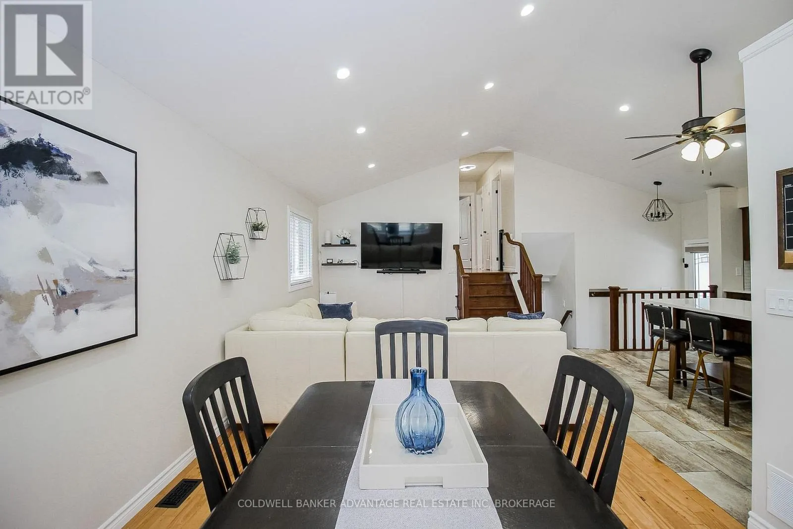 11 FALLINGBROOK DRIVE