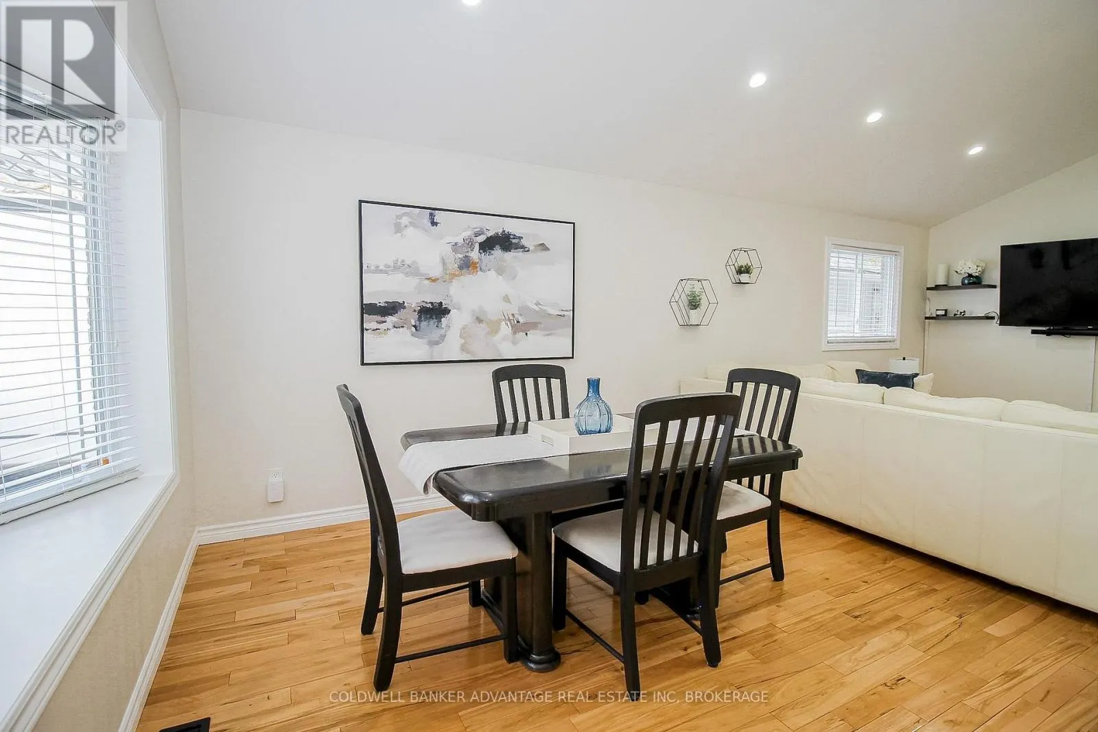 11 FALLINGBROOK DRIVE
