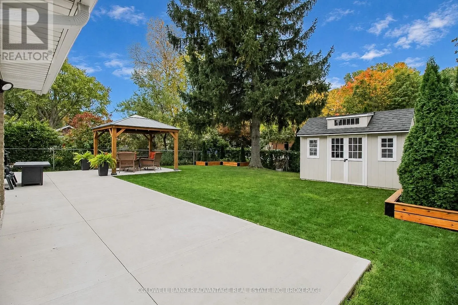 11 FALLINGBROOK DRIVE