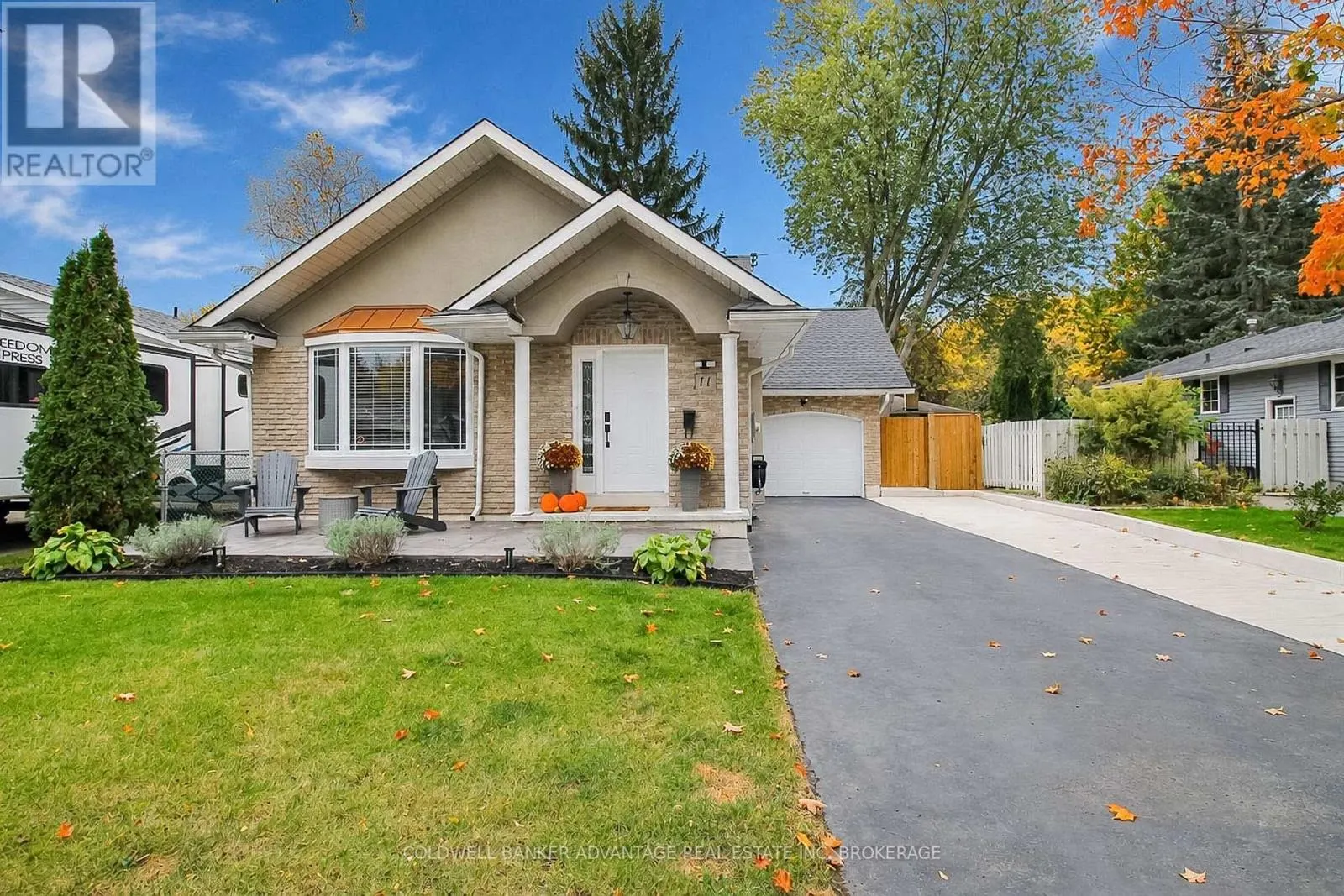 11 FALLINGBROOK DRIVE