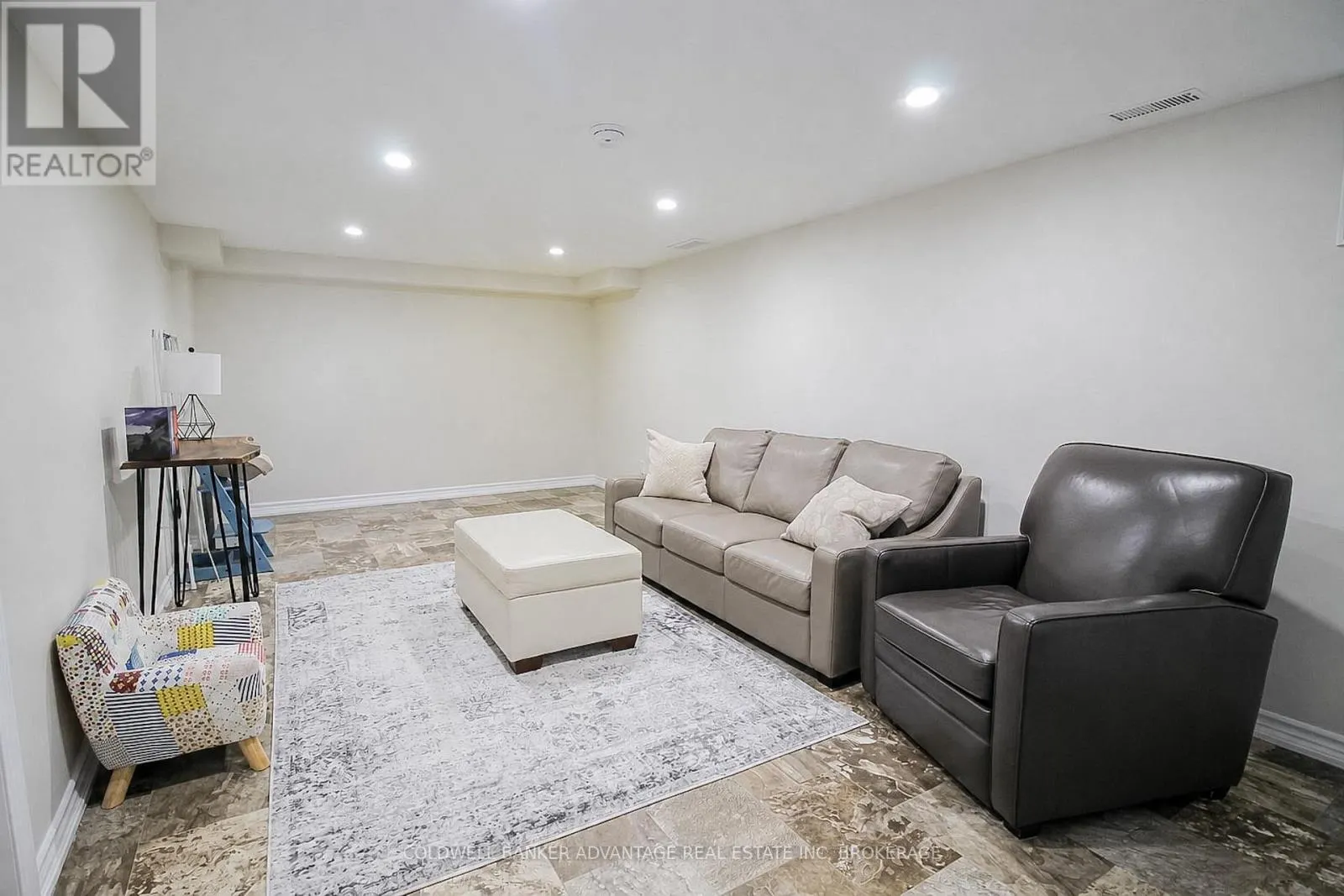 11 FALLINGBROOK DRIVE