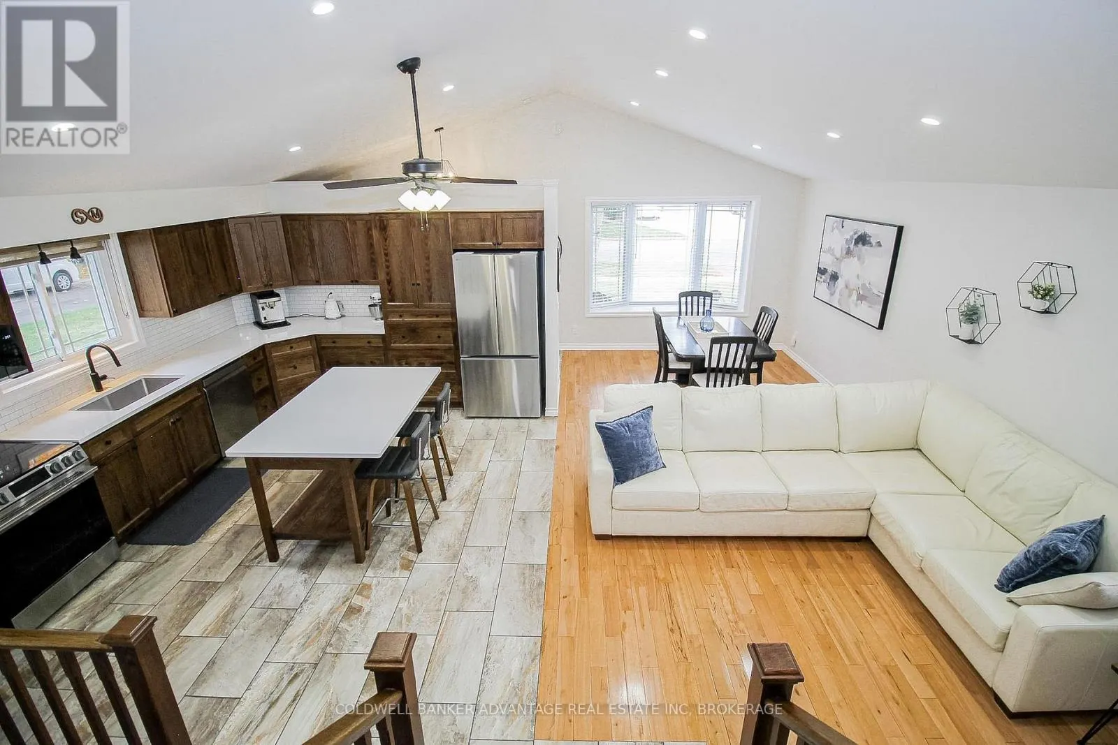 11 FALLINGBROOK DRIVE