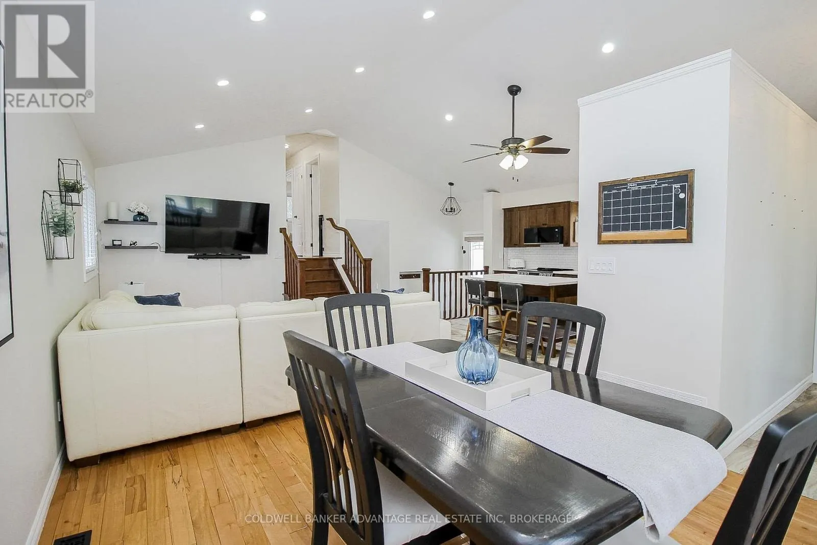 11 FALLINGBROOK DRIVE