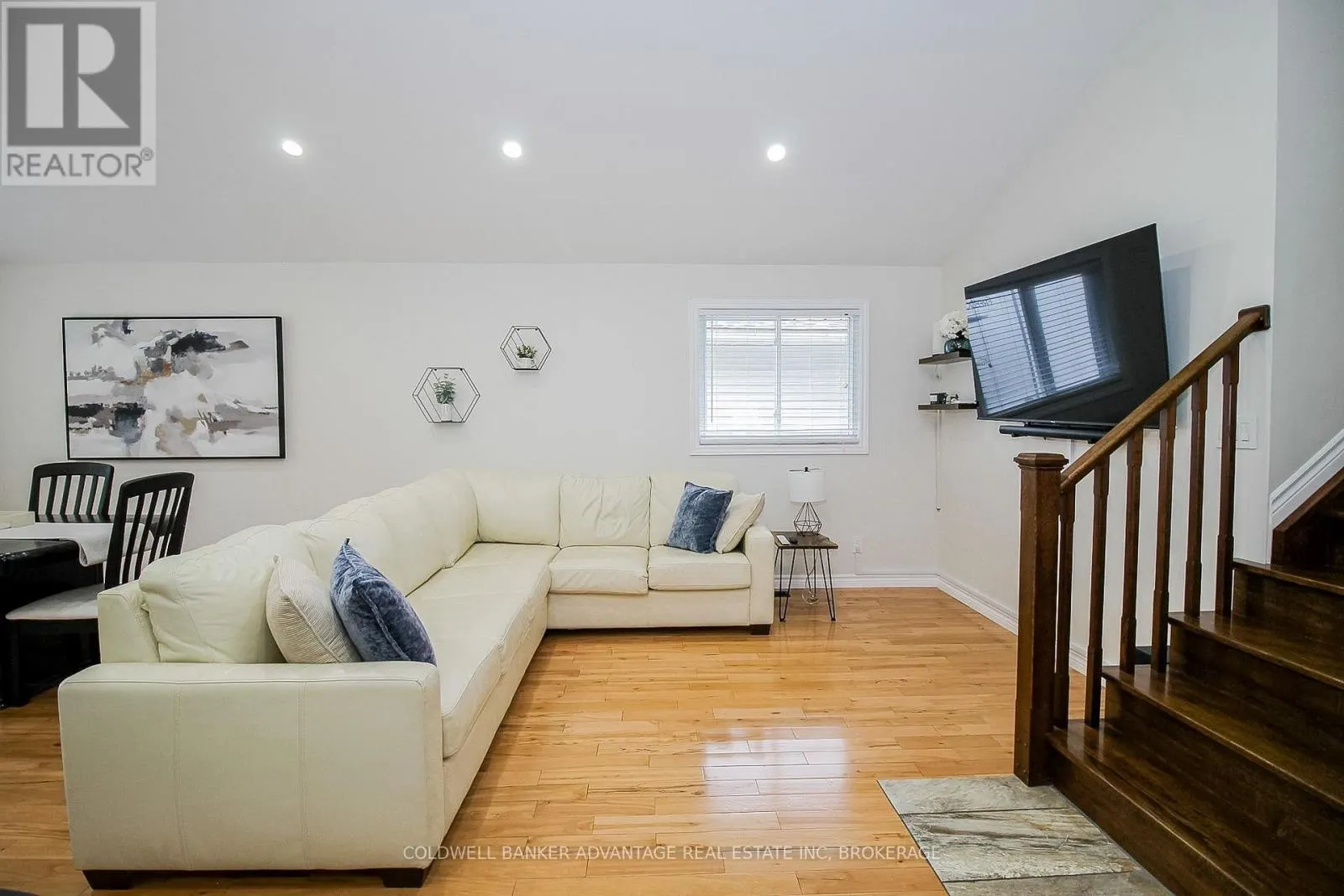 11 FALLINGBROOK DRIVE