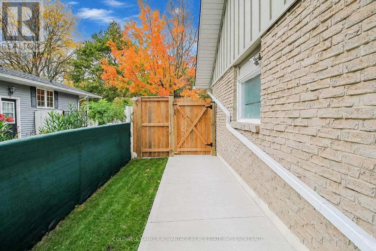 11 FALLINGBROOK DRIVE