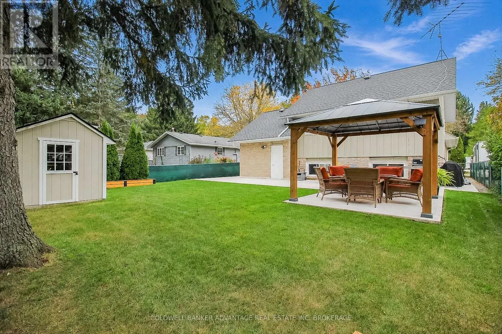 11 FALLINGBROOK DRIVE