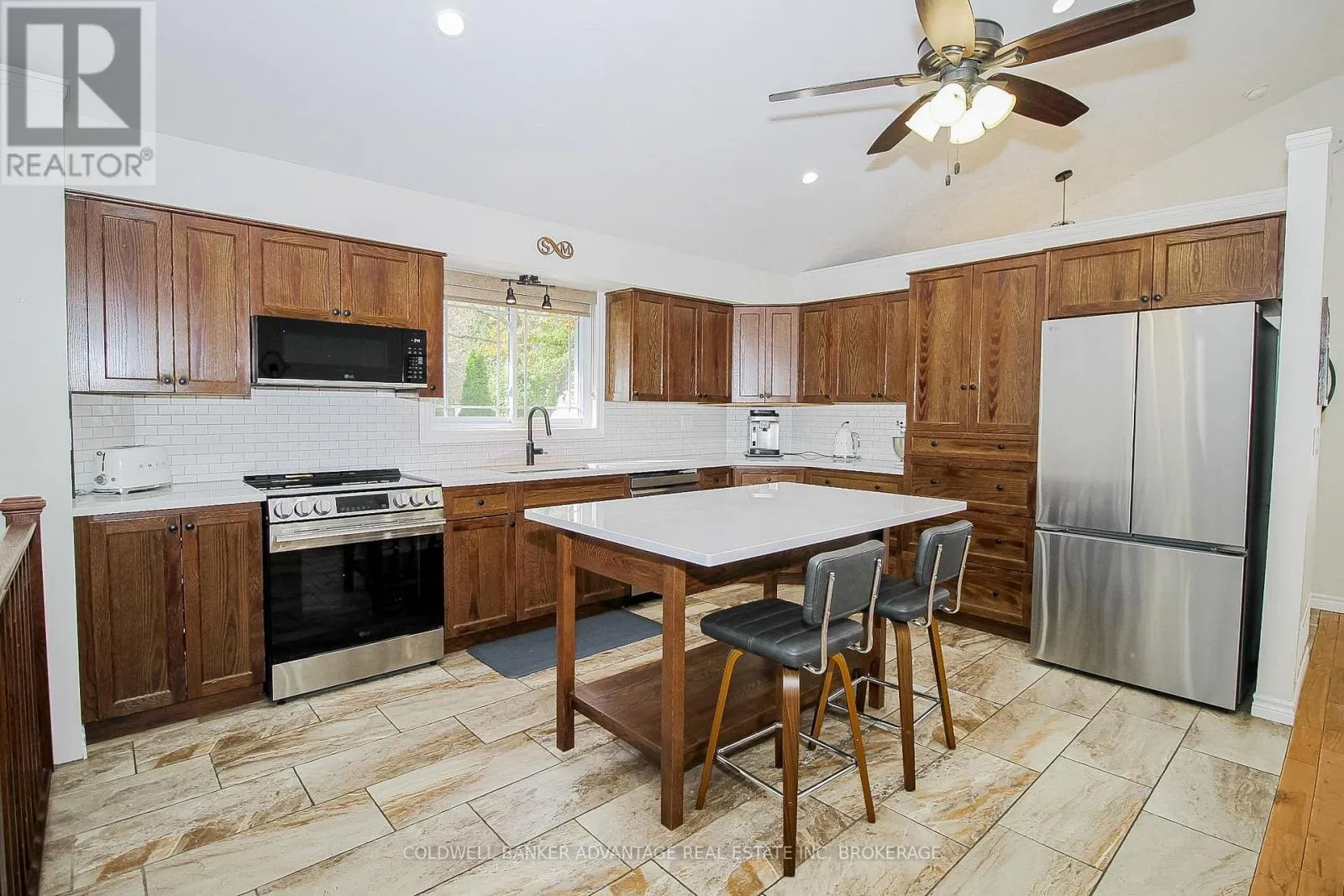 11 FALLINGBROOK DRIVE