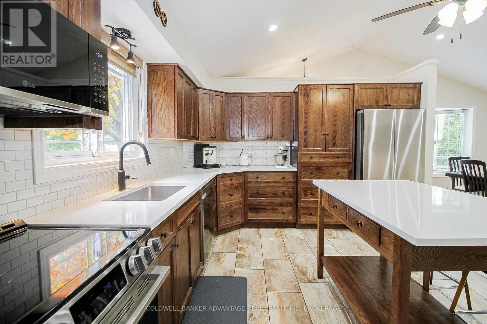 11 FALLINGBROOK DRIVE