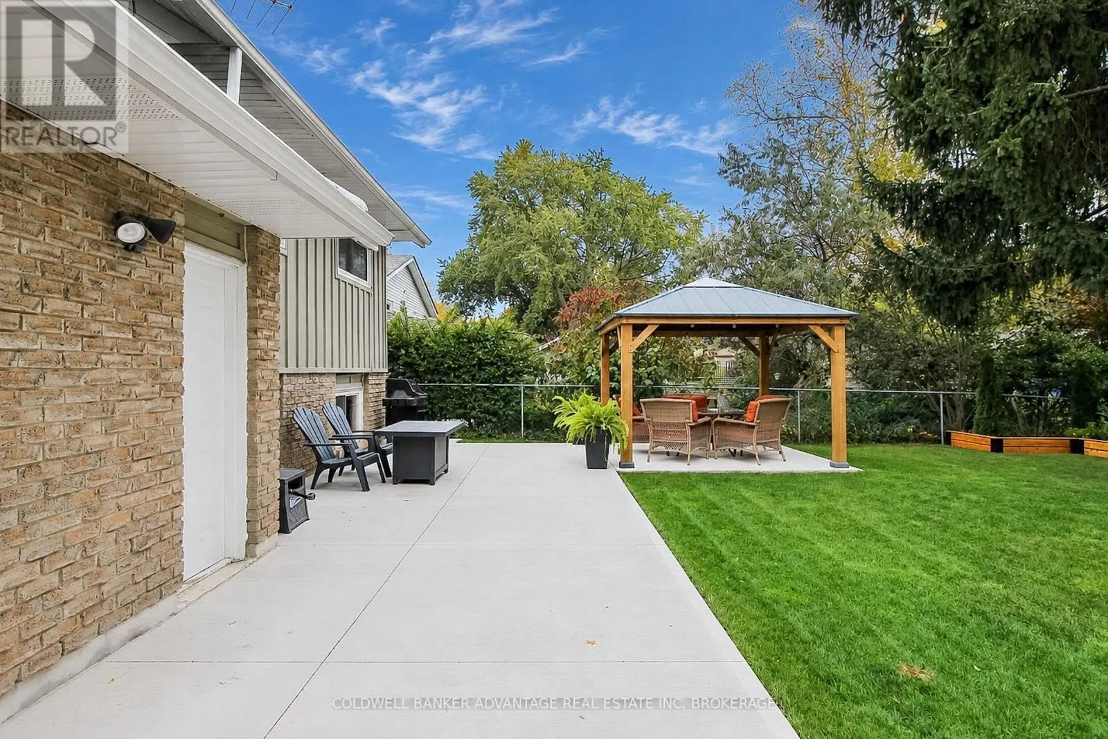 11 FALLINGBROOK DRIVE