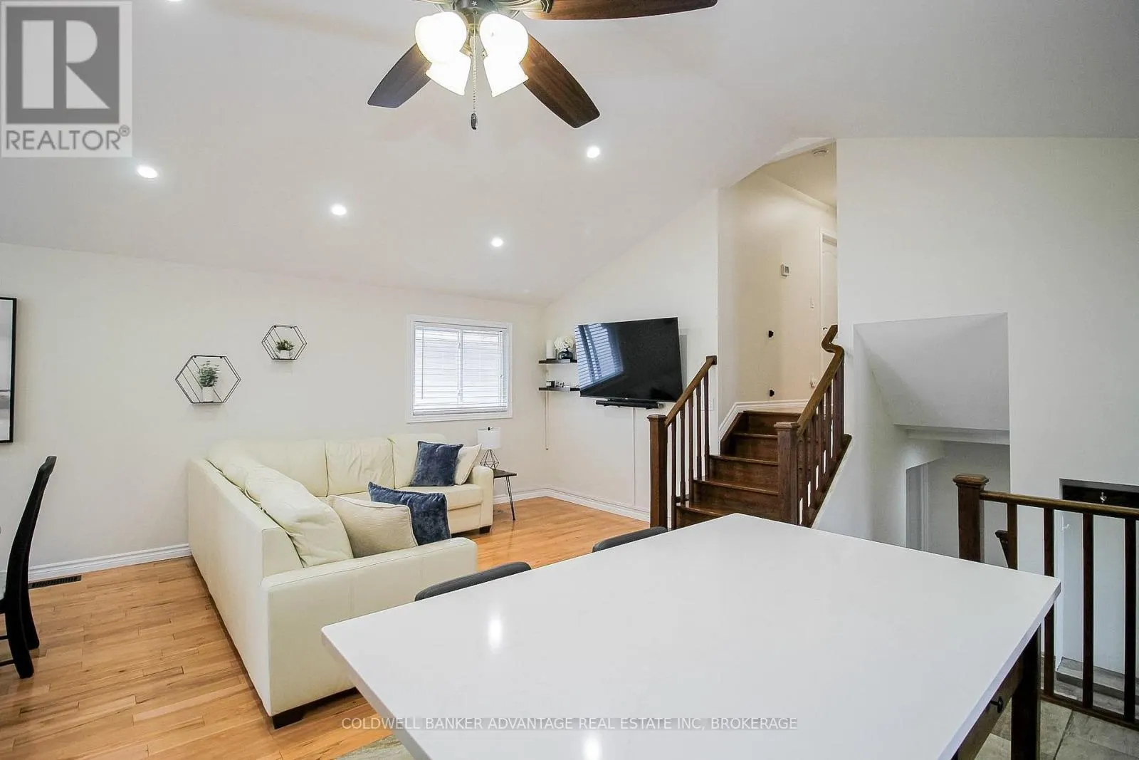 11 FALLINGBROOK DRIVE