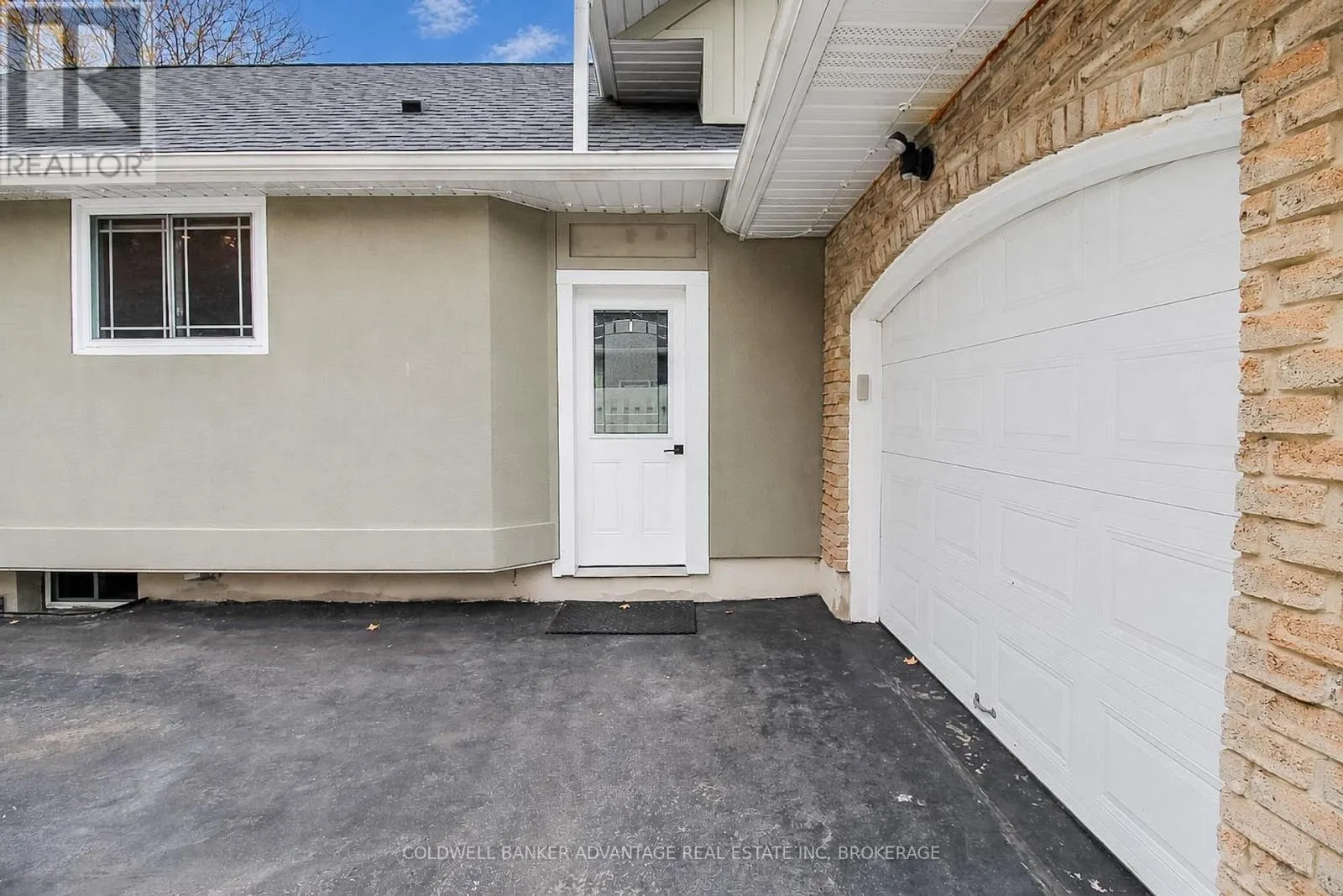 11 FALLINGBROOK DRIVE
