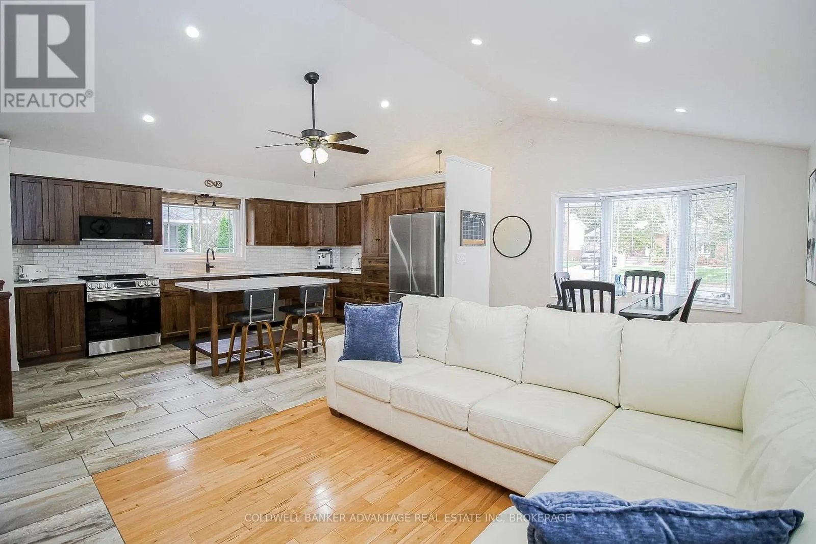 11 FALLINGBROOK DRIVE
