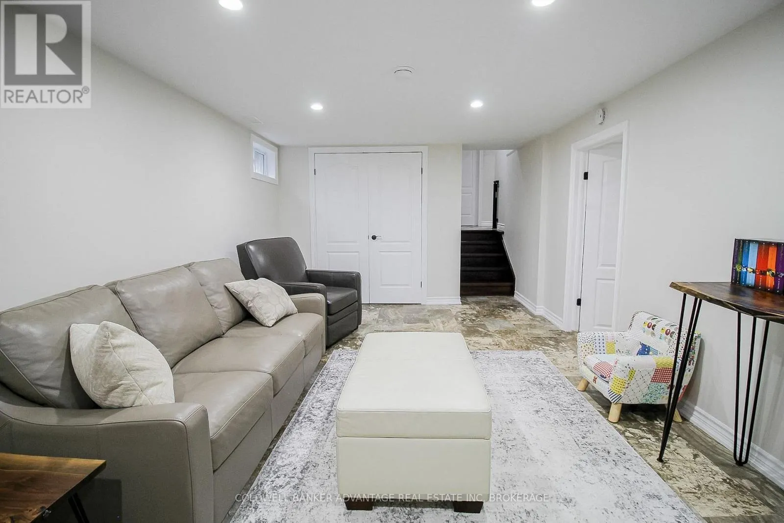 11 FALLINGBROOK DRIVE