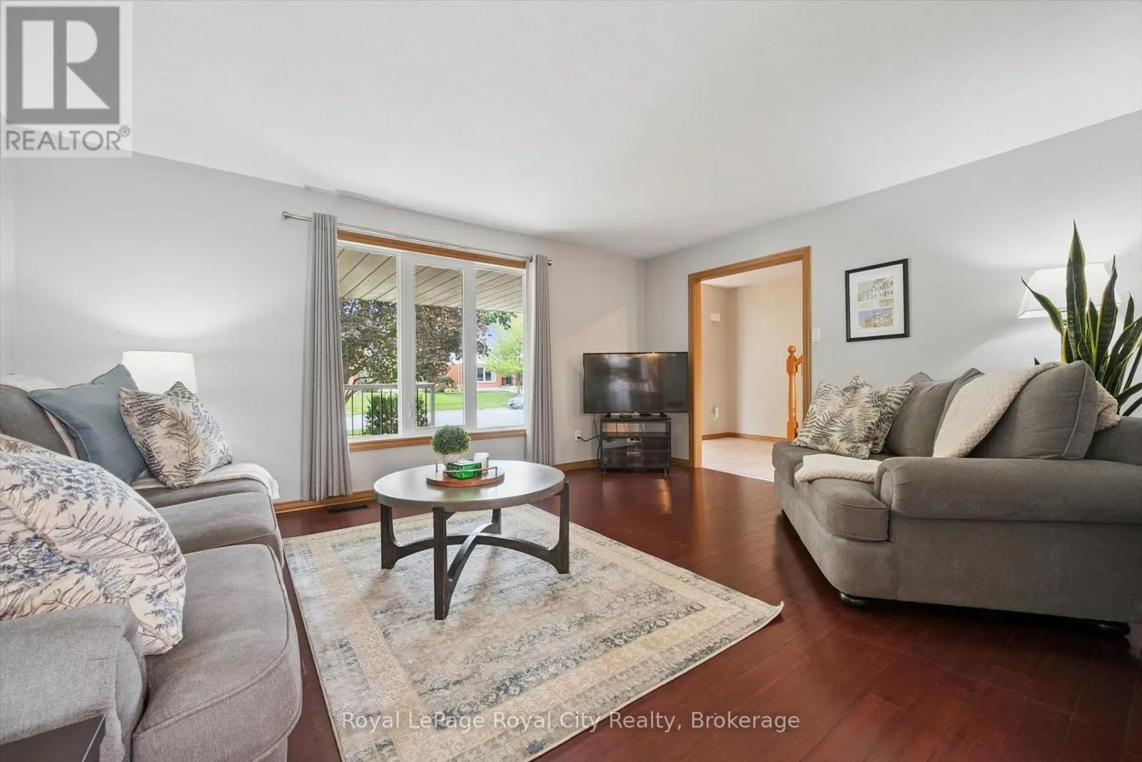 24 GREENWICH DRIVE