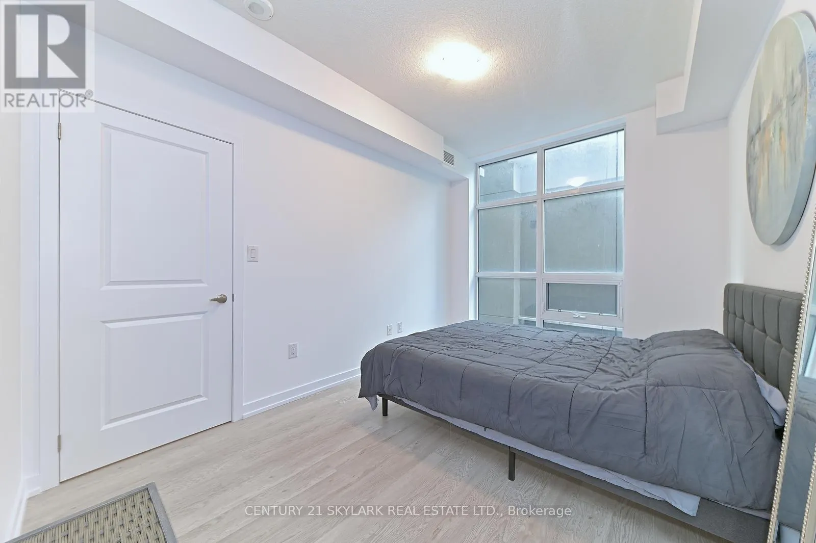 401 - 460 DUNDAS STREET E