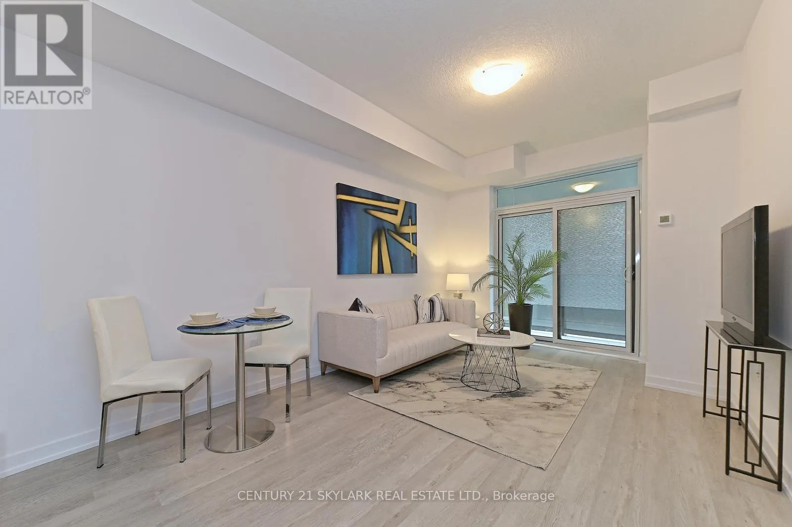 401 - 460 DUNDAS STREET E