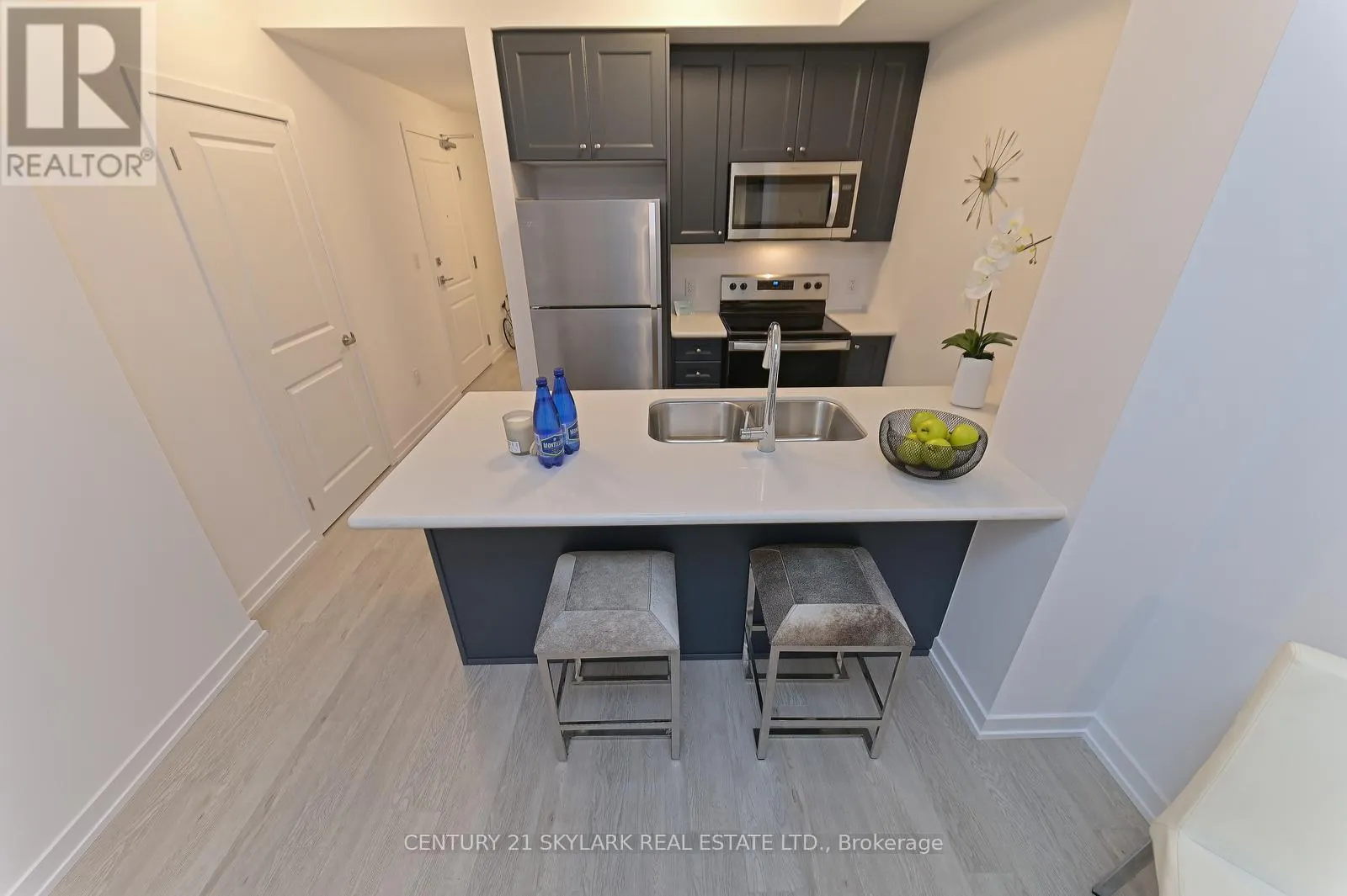 401 - 460 DUNDAS STREET E