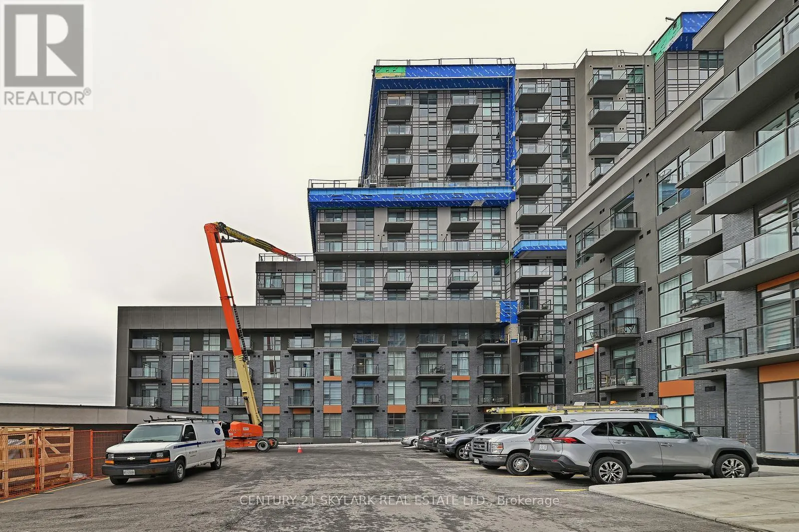 401 - 460 DUNDAS STREET E