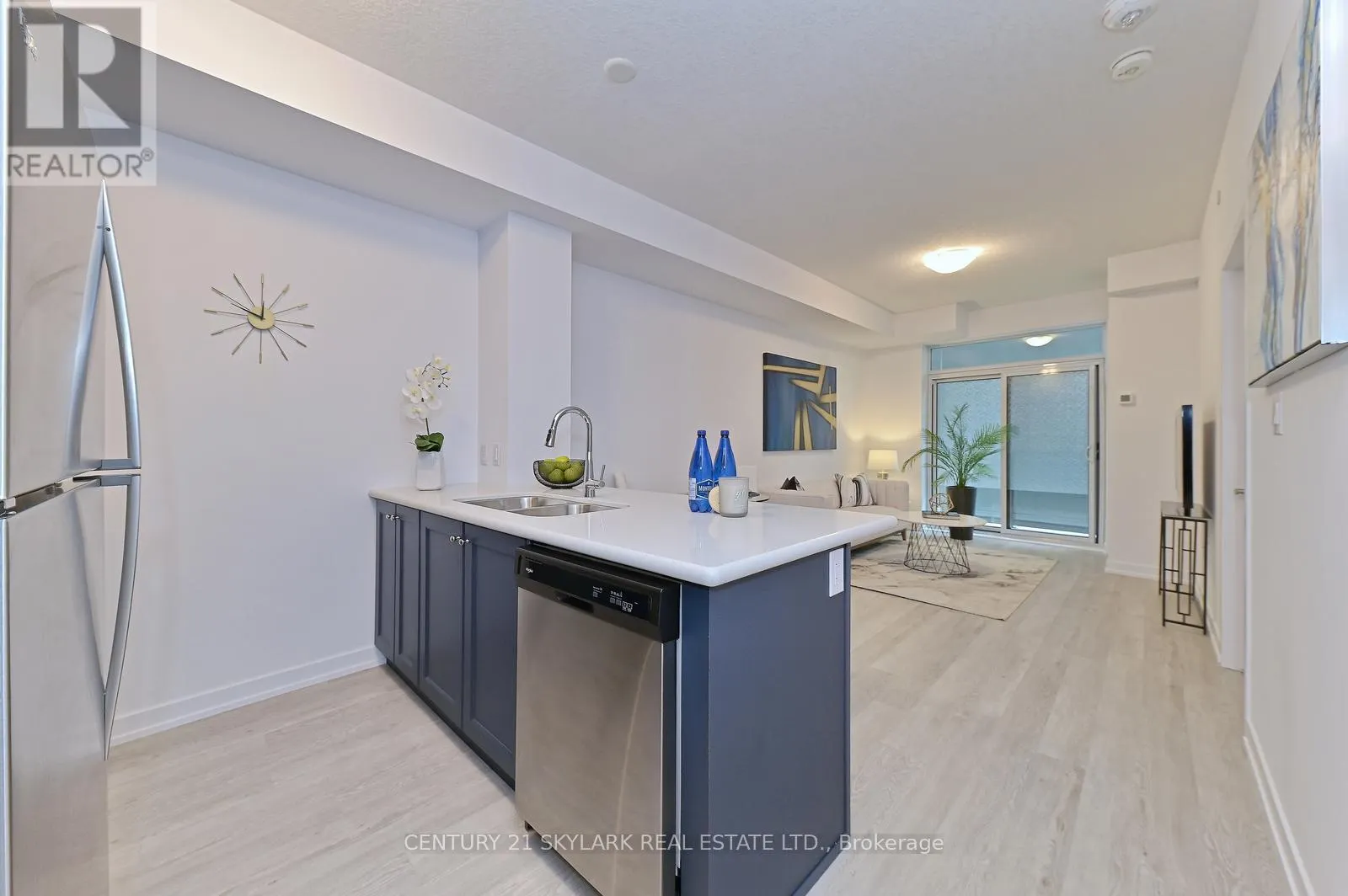401 - 460 DUNDAS STREET E