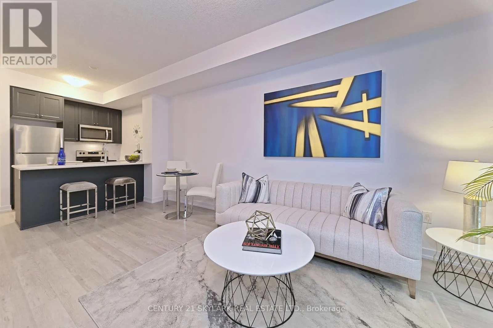 401 - 460 DUNDAS STREET E