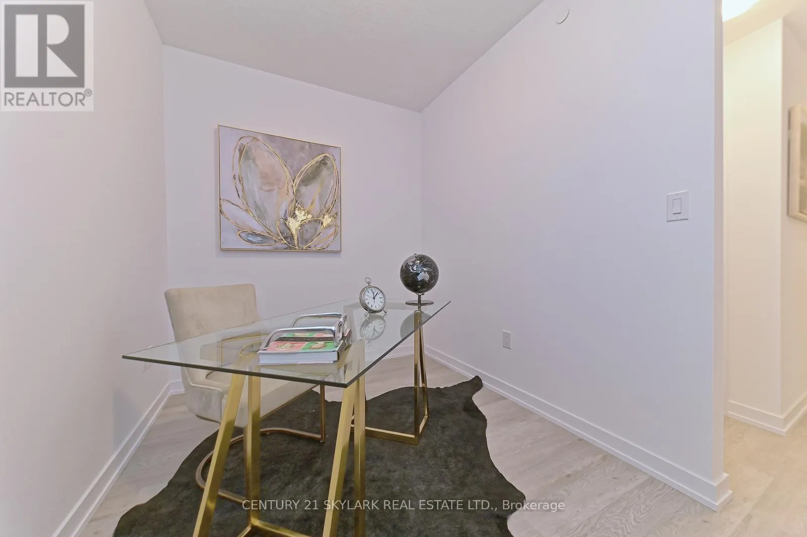 401 - 460 DUNDAS STREET E