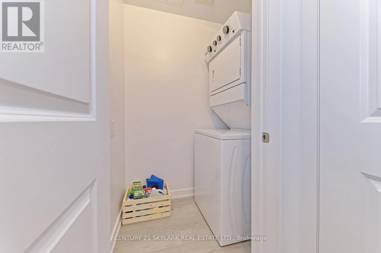 401 - 460 DUNDAS STREET E