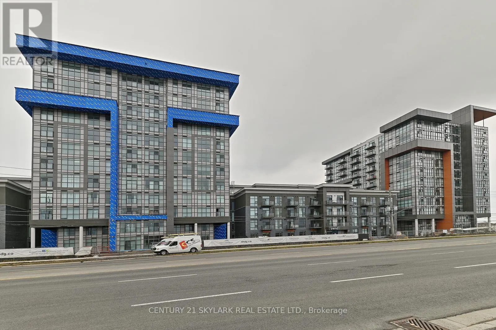 401 - 460 DUNDAS STREET E